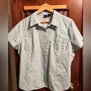 Women’s Basic Editions button up gardening shirt. Size XL